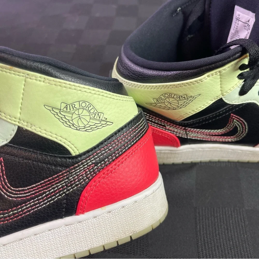 Nike Air Jordan 1 Mid Black Glow in the Dark Youth Size 5.5 - Picture 6 of 9